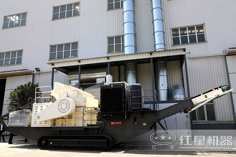 履帶移動磕石機，原地轉向，移動更靈活