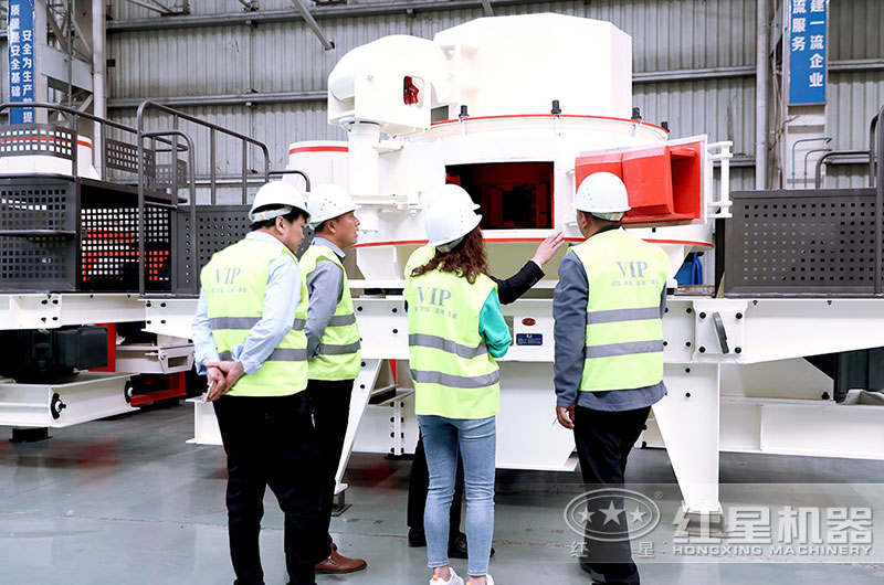 客戶抵達設備車間，近距離了解設備