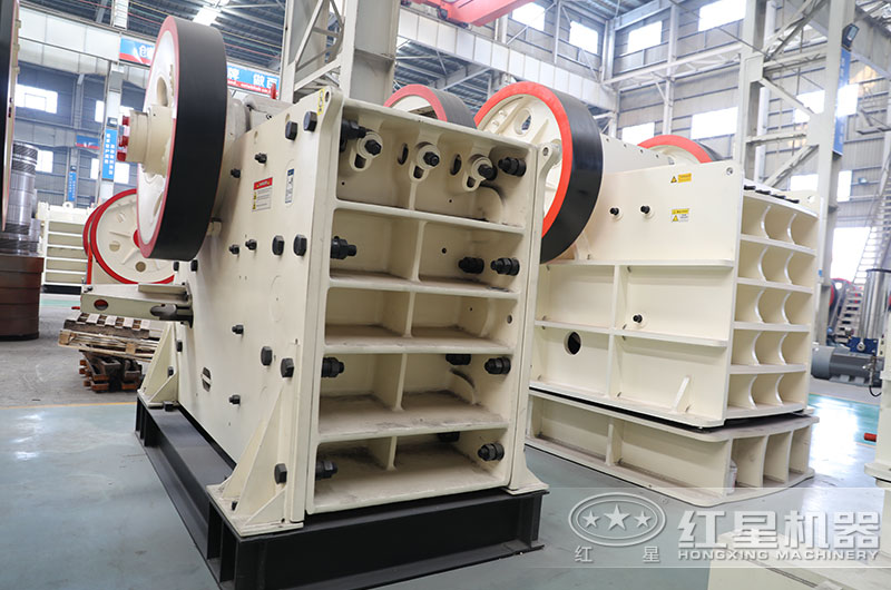 新型顎式破碎機(jī)圖片 新型顎式破碎機(jī)圖片