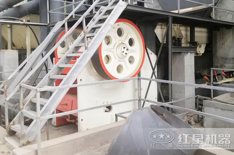 顎式破碎機(jī)工作現(xiàn)場(chǎng)圖片 顎式破碎機(jī)工作現(xiàn)場(chǎng)圖片